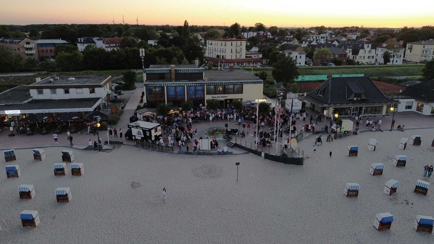Luftbild vom Strand Dahme bei Abenddämmerung